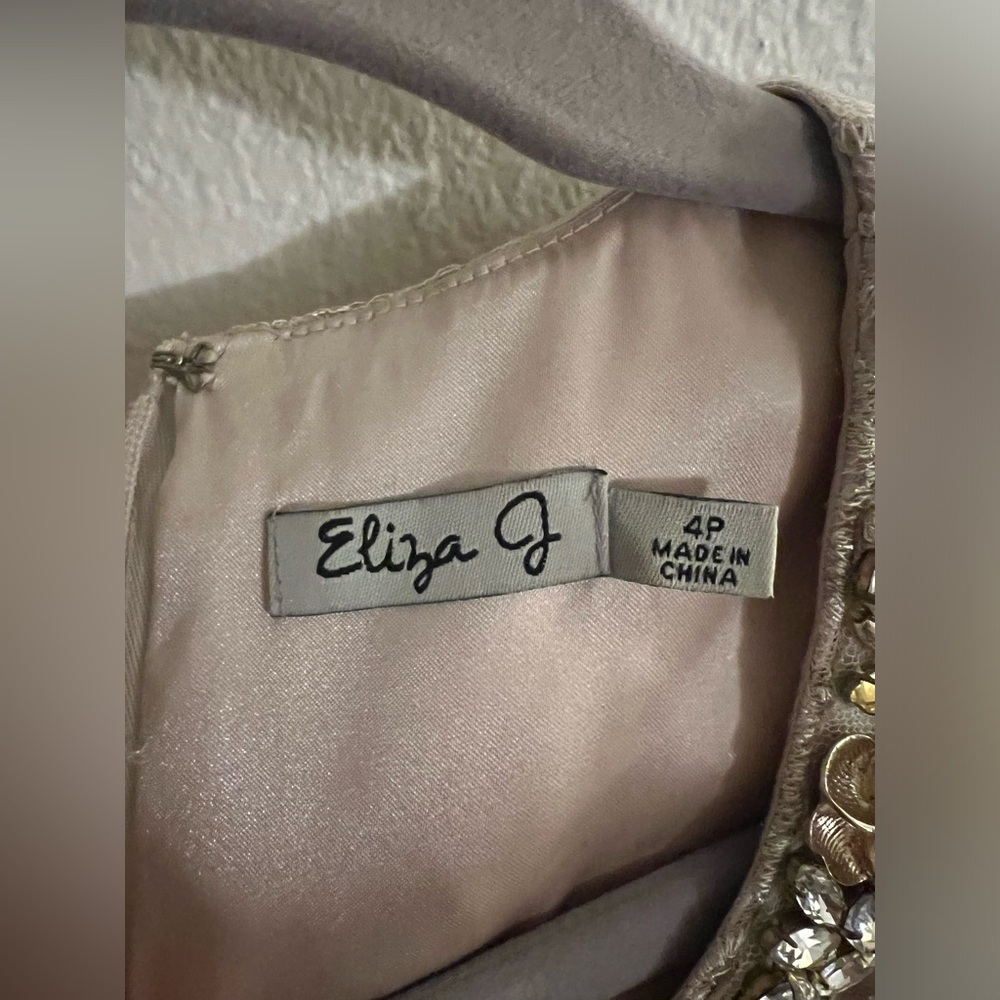 Eliza J women's sleeveless Gold lace dress size 4 - Picture 4 of 5